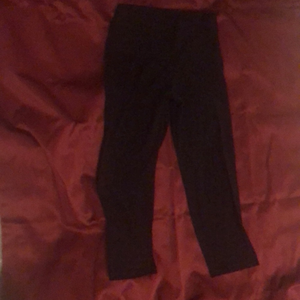 Black crop yoga pants old navy. super comfy!